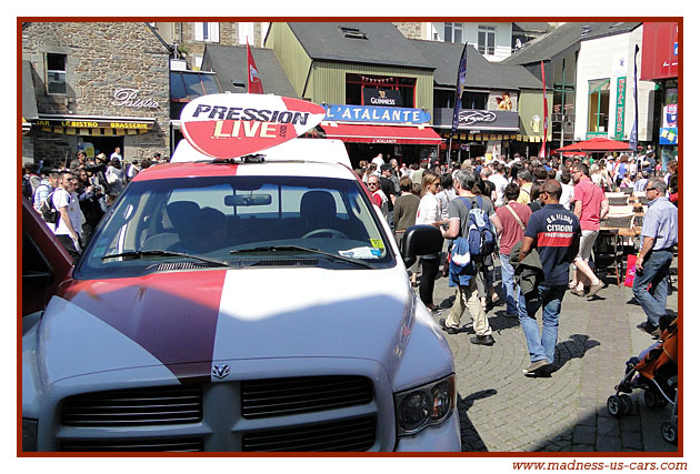 Un Dodge Ram sur Pression Live