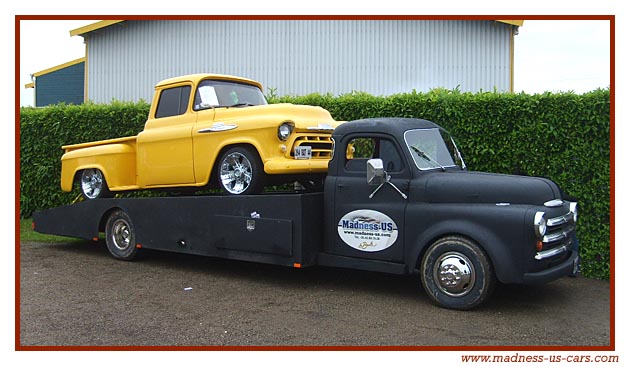 Le Madness Transporter, un camion plateau Dodge 1950